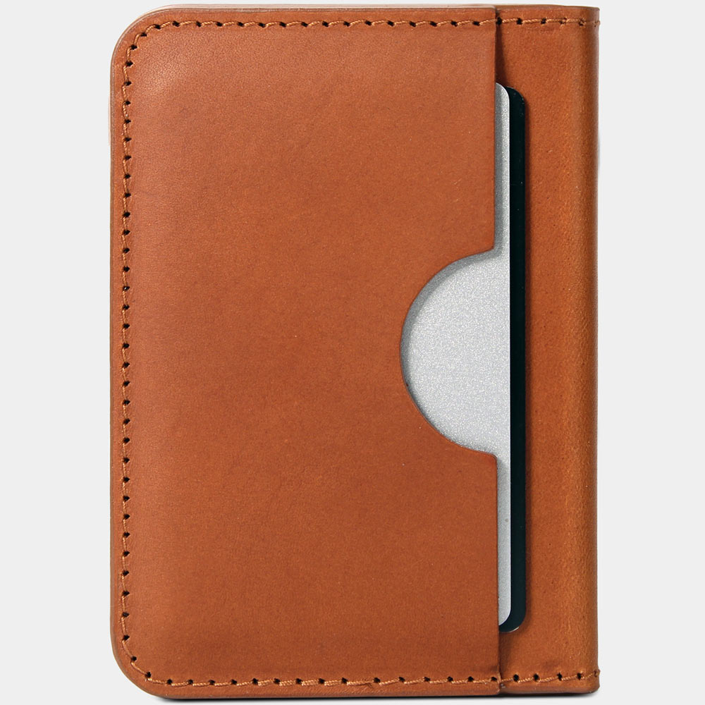 Rückseite einer cognacbraunen BiFold Wallet aus vegetabil gegerbtem Vacetta-Leder, handgefertigt in Deutschland.