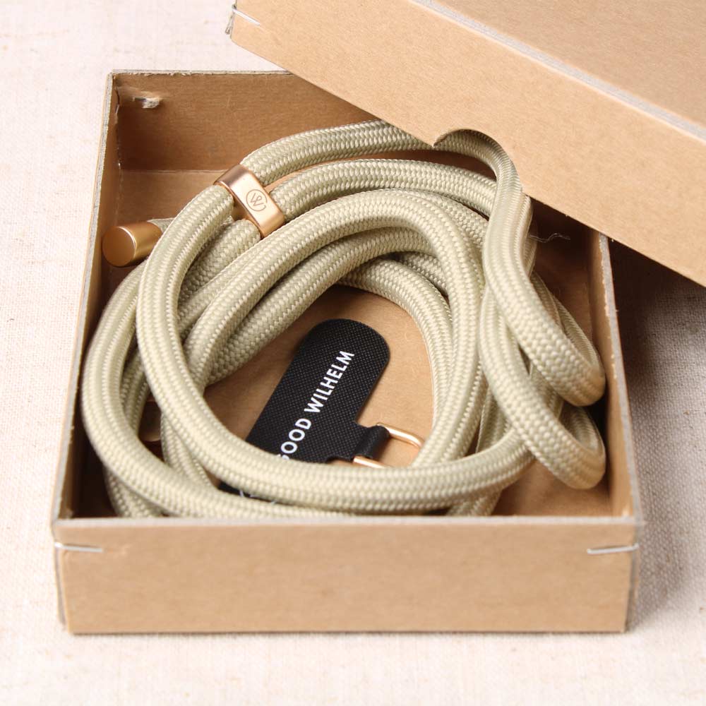 Good Wilhelm Handykette Handyband in Salbei mit goldenem Karabiner im Karton