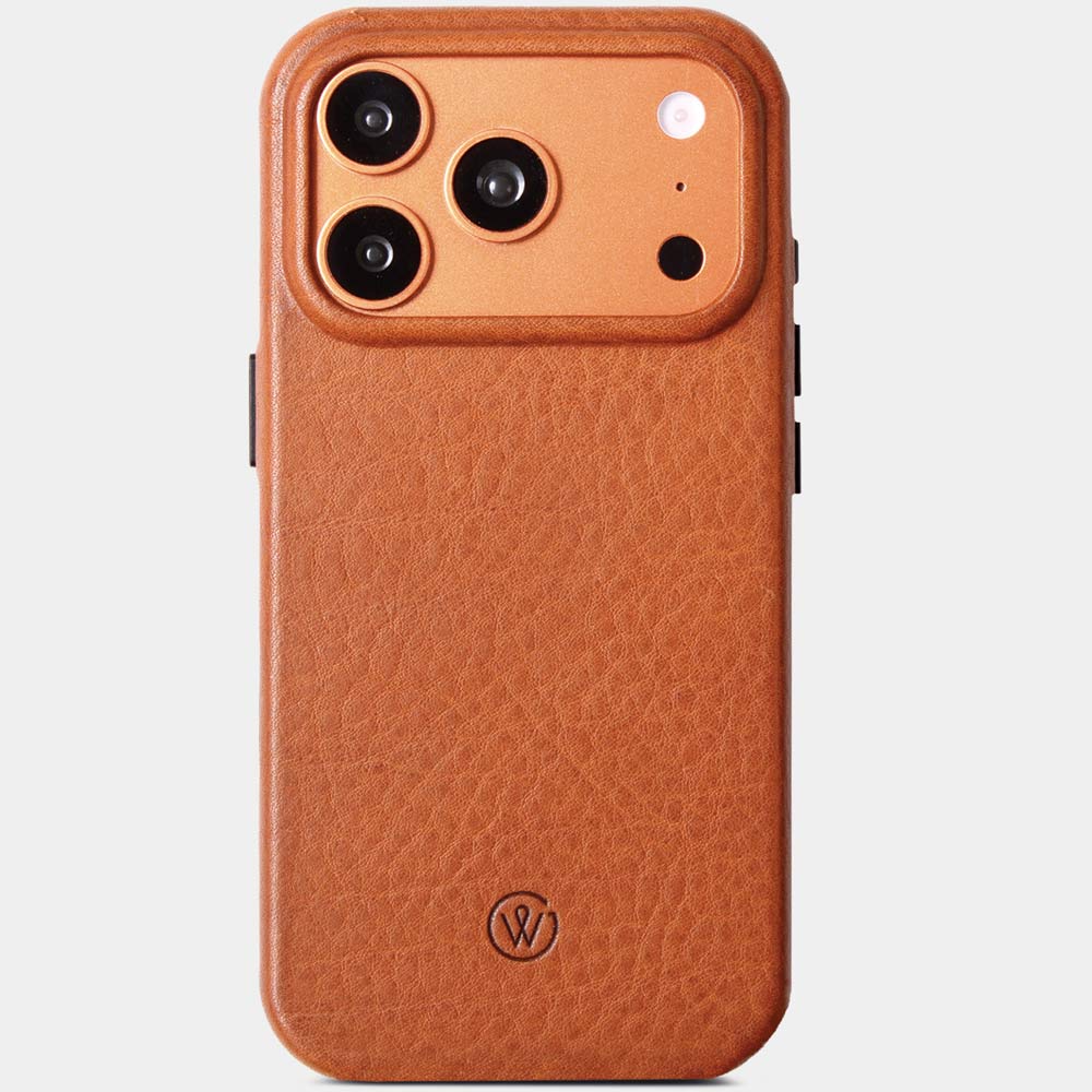 iphone 17 Pro Hülle in Cognac von Good Wilhelm mit offenem Kameraausschnitt