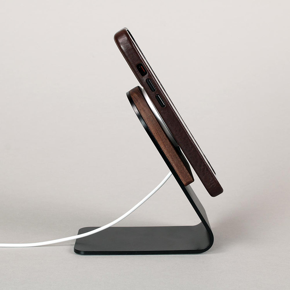 iPhone stand with Magsafe made of wood and aluminum in the side view of GoodWilhelm