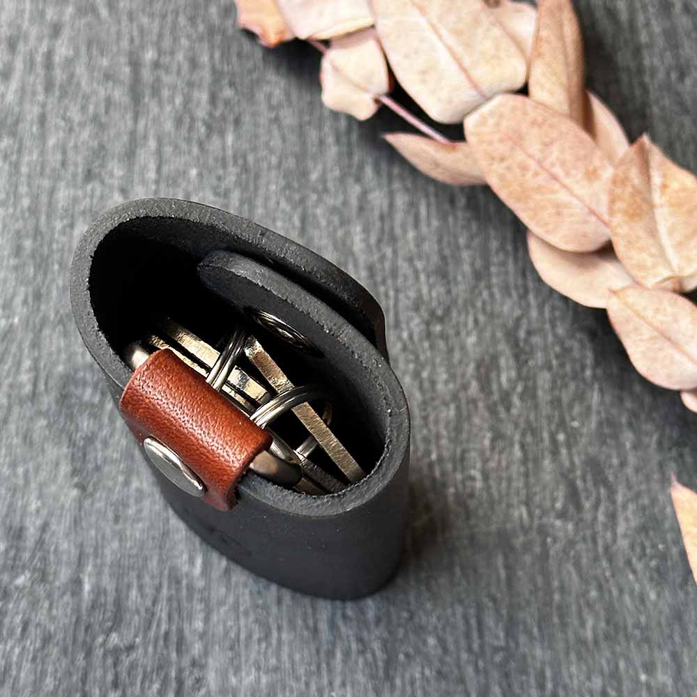Leather key case in black for up to 6 keys
