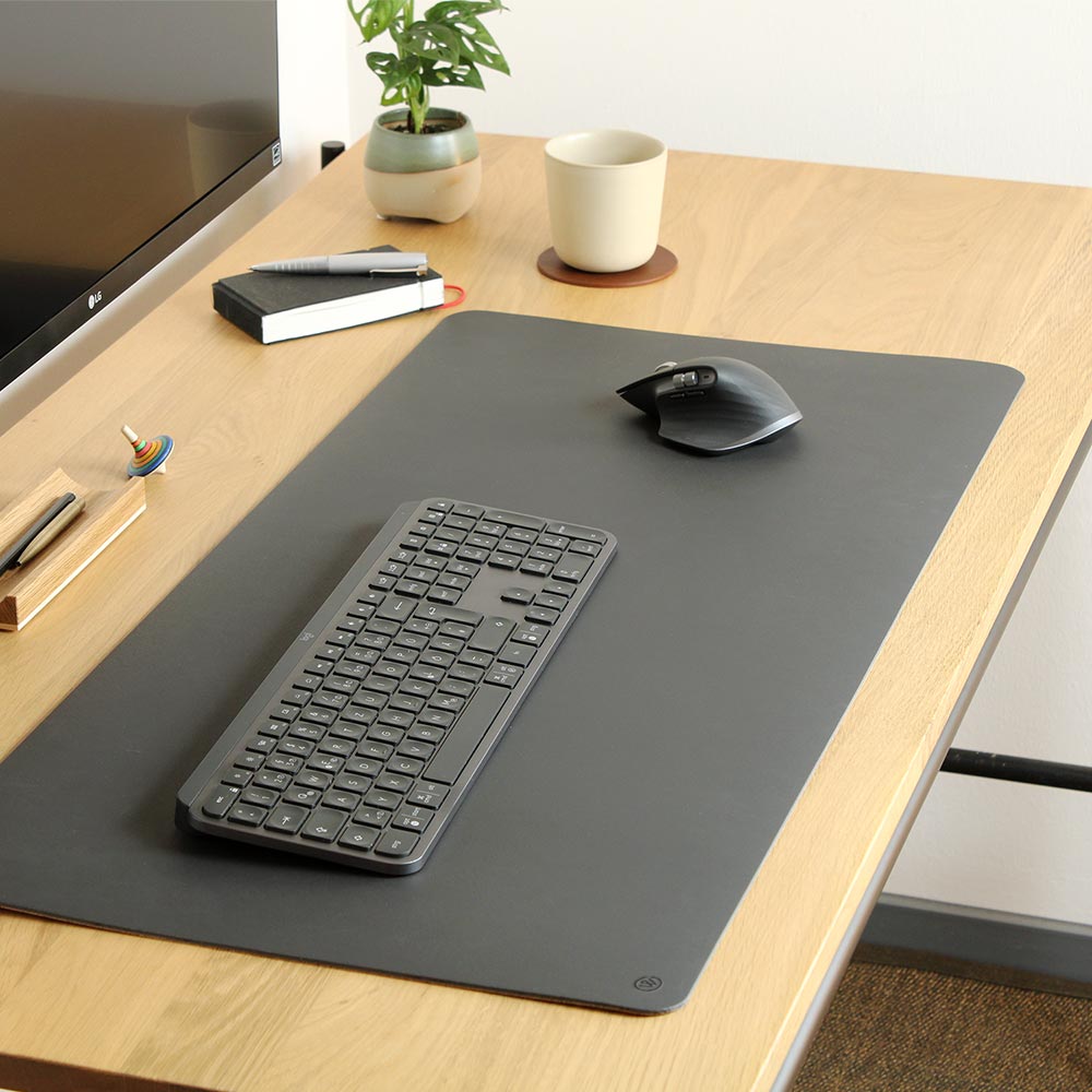 Vegan desk pad made of linoleum and cork from Goodwilhelm
