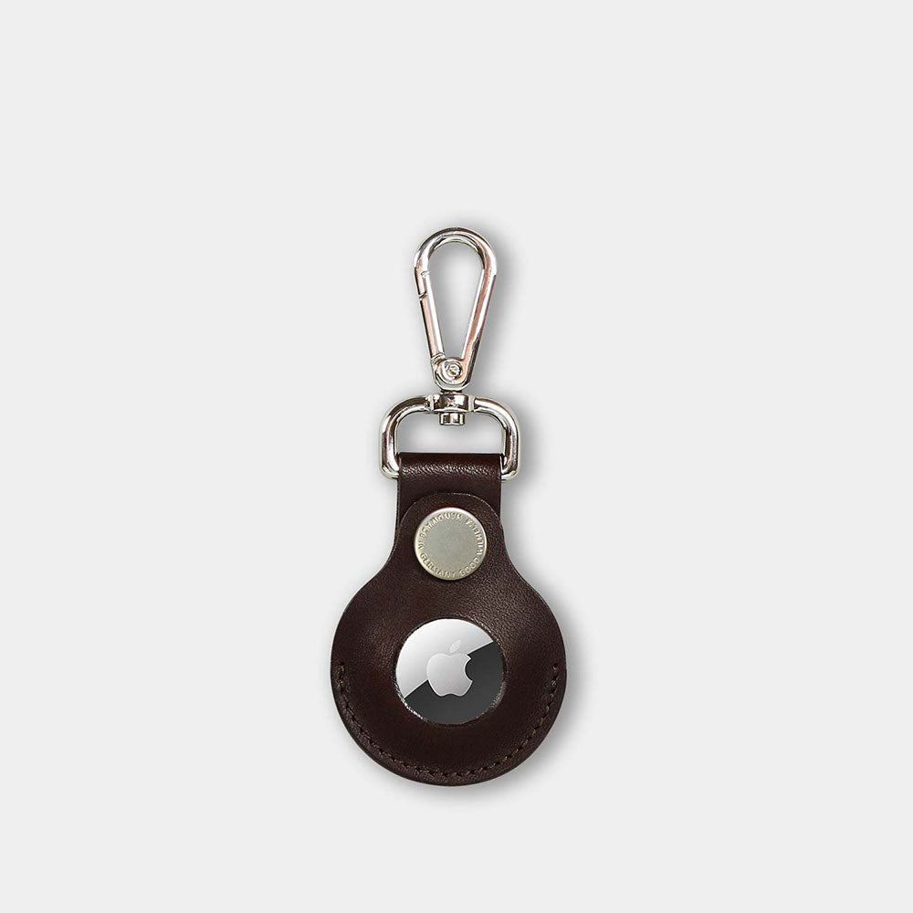 Front of an Airtag pendant in dark brown leather from Good Wilhelm