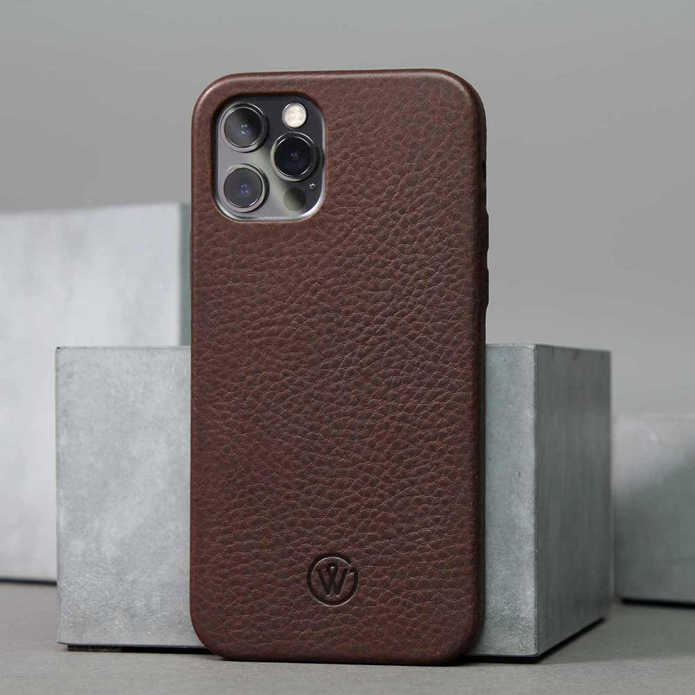iPhone Magsafe cover BRUNO from Goodwilhelm in the color chocolate