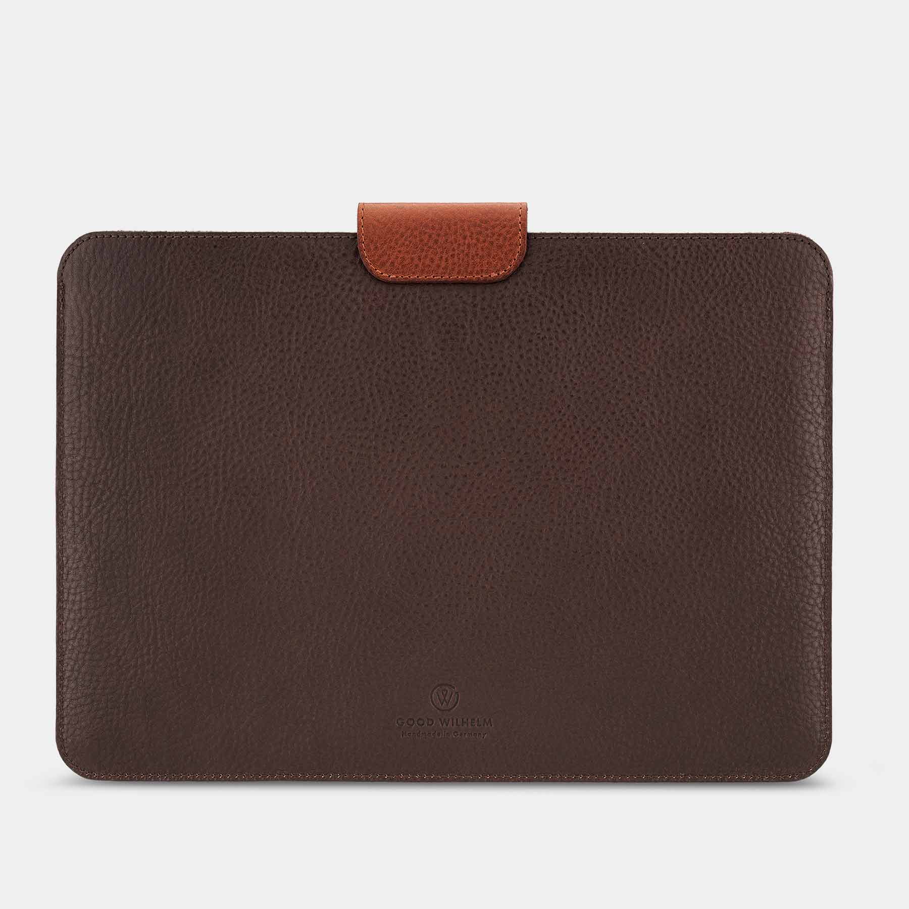 Back of the MacBook Pro sleeve LUDWIG by Goodwilhelm in the color chocolate