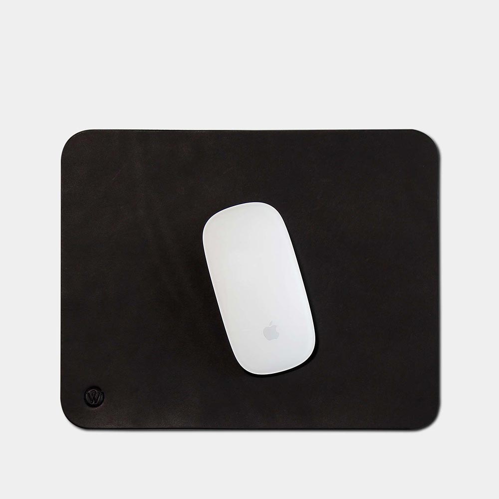 Computer mouse on leather mouse pad OSKAR by Goodwilhelm in the color black from above