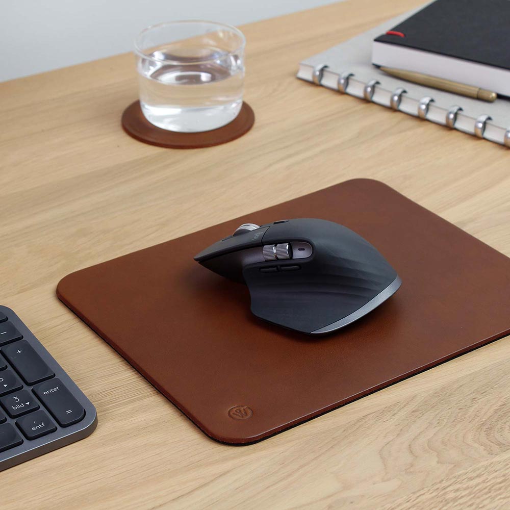 Computer mouse on mousepad leather OSKAR by Goodwilhelm in the color cognac on a desk