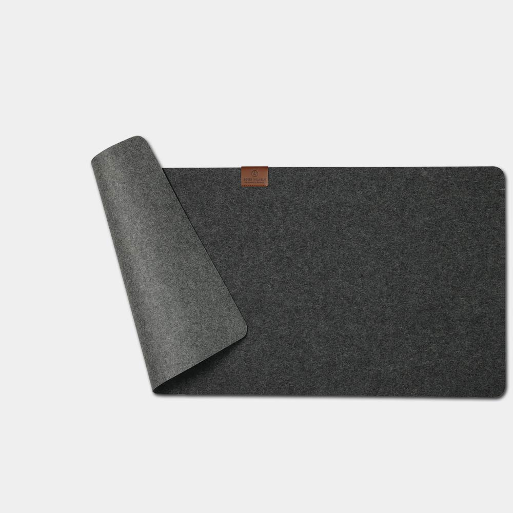 Felt desk pad in bi-color design for turning by Goodwilhelm