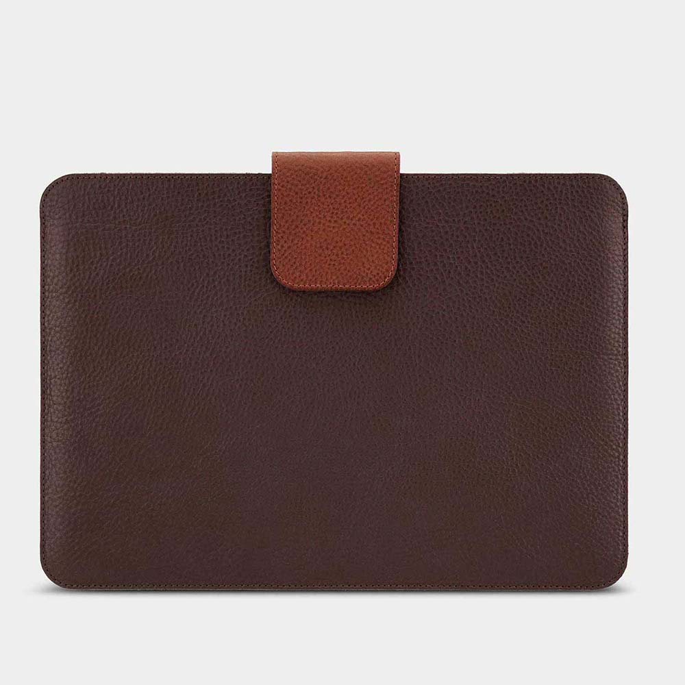 Surface Pro sleeve made of dark brown leather from Good Wilhelm