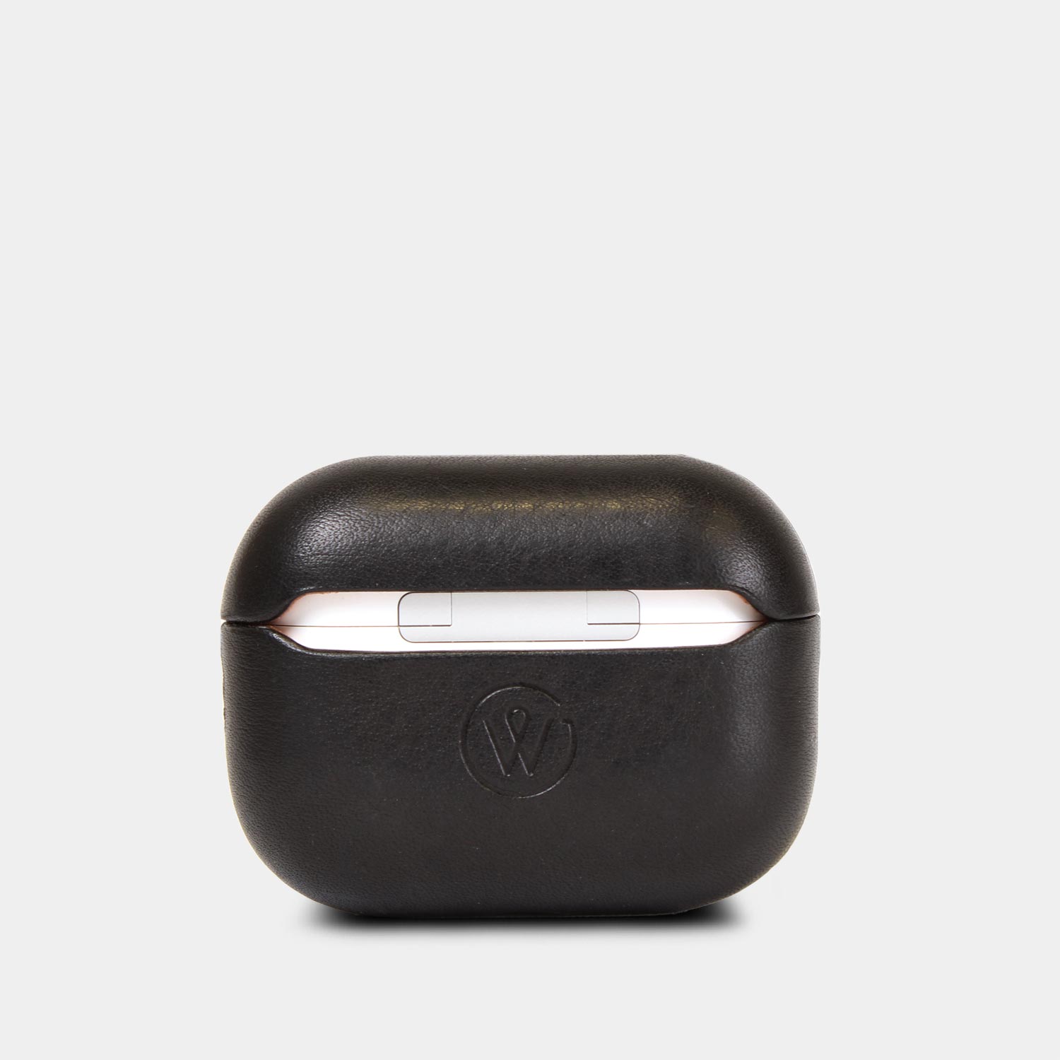 Leder AirPods Case Schwarz – schlankes, elegantes Design mit präziser Aussparung für das Ladegerät.