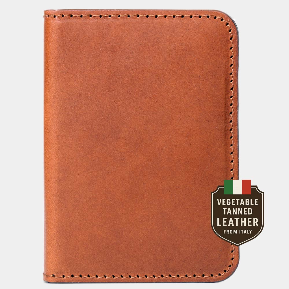Front of the GOOD WILHELM BiFold Wallet Arthur made of cognac-colored, vegetable-tanned Vacetta leather, handmade in Germany.