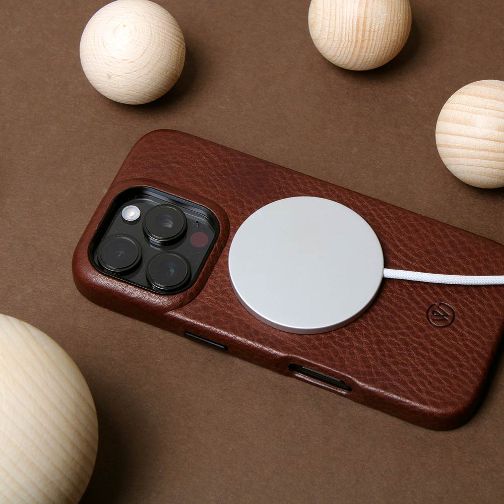 Leather case for iPhone 16 Pro in chocolate brown with MagSafe, supplied in sustainable brown cardboard packaging with wooden balls