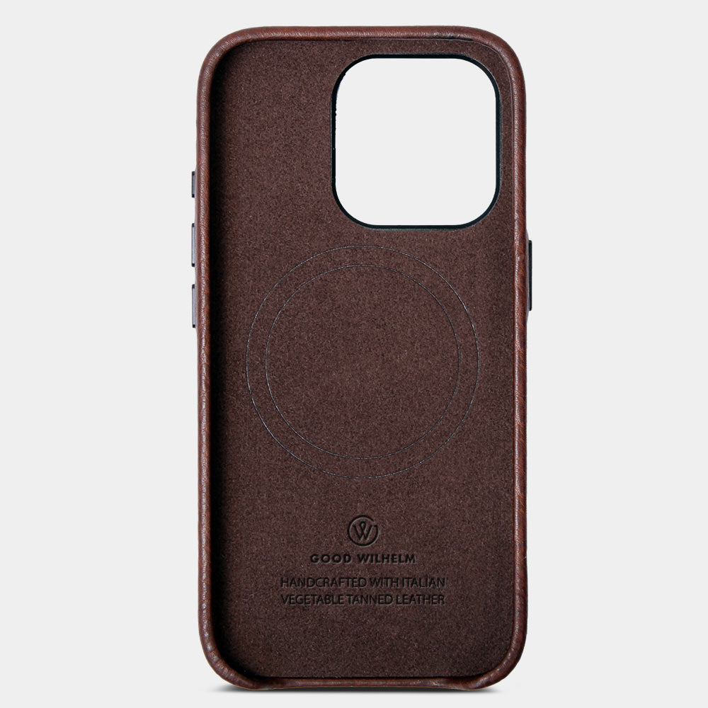 Innenansicht der iPhone 16 Pro Hülle aus chocolatefarbenem Leder mit Kamerakontrollknopf, vor weißem Hintergrund
