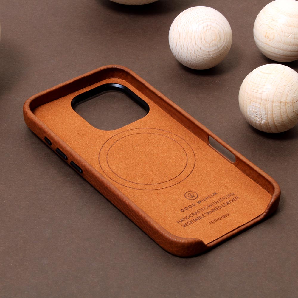 Premium iPhone 16 Pro / Pro Max leather case BRUNO - Handmade and sustainable