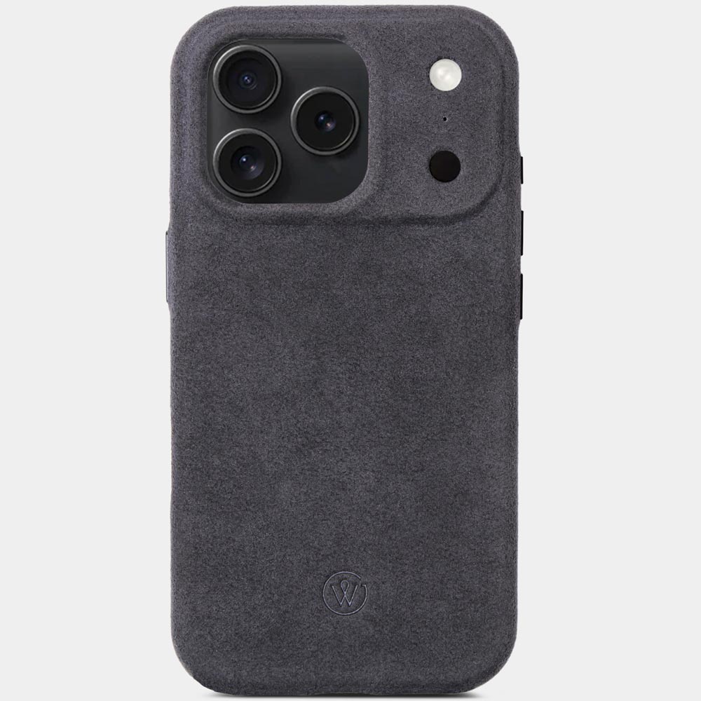 iPhone 17 Pro Alcantarahülle Baltic Sand von Good Wilhelm – Vorderseite mit iPhone, hochwertige Premium Alcantara Case, auch als iPhone 17 Pro Max Alcantarahülle erhältlich
